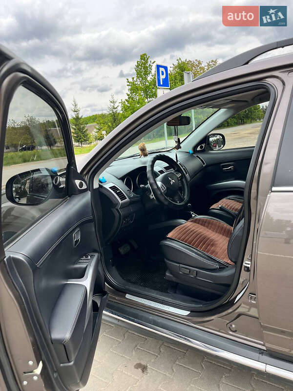 Позашляховик / Кросовер Mitsubishi Outlander 2011 в Тернополі фото 11 Позашляховик / Кросовер Mitsubishi Outlander 2011 в Тернополі