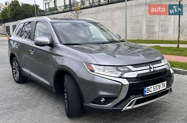 Внедорожник / Кроссовер Mitsubishi Outlander 2020 в 
