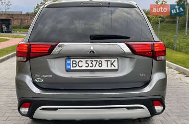 Внедорожник / Кроссовер Mitsubishi Outlander 2020 в 