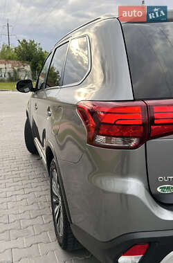 Внедорожник / Кроссовер Mitsubishi Outlander 2020 в 