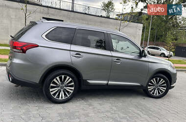 Внедорожник / Кроссовер Mitsubishi Outlander 2020 в 
