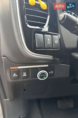 Внедорожник / Кроссовер Mitsubishi Outlander 2020 в 