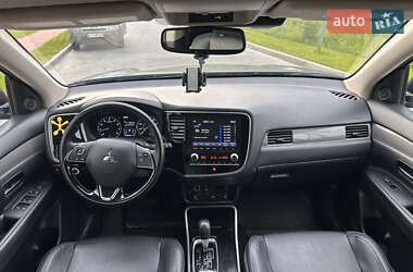 Внедорожник / Кроссовер Mitsubishi Outlander 2020 в 