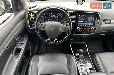 Внедорожник / Кроссовер Mitsubishi Outlander 2020 в 