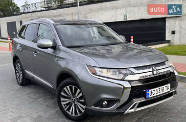 Внедорожник / Кроссовер Mitsubishi Outlander 2020 в 