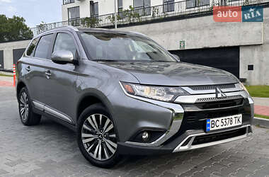 Внедорожник / Кроссовер Mitsubishi Outlander 2020 в 