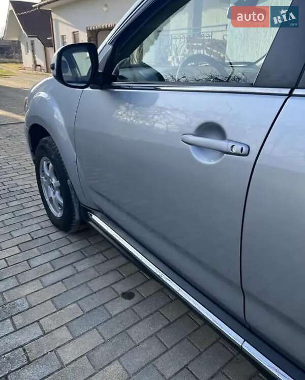 Позашляховик / Кросовер Mitsubishi Outlander 2011 в Мілієве