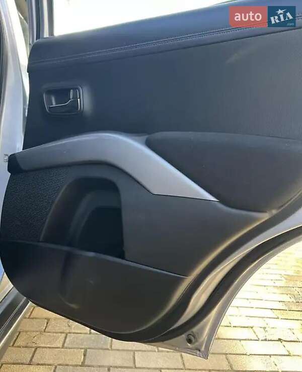 Позашляховик / Кросовер Mitsubishi Outlander 2011 в Мілієве