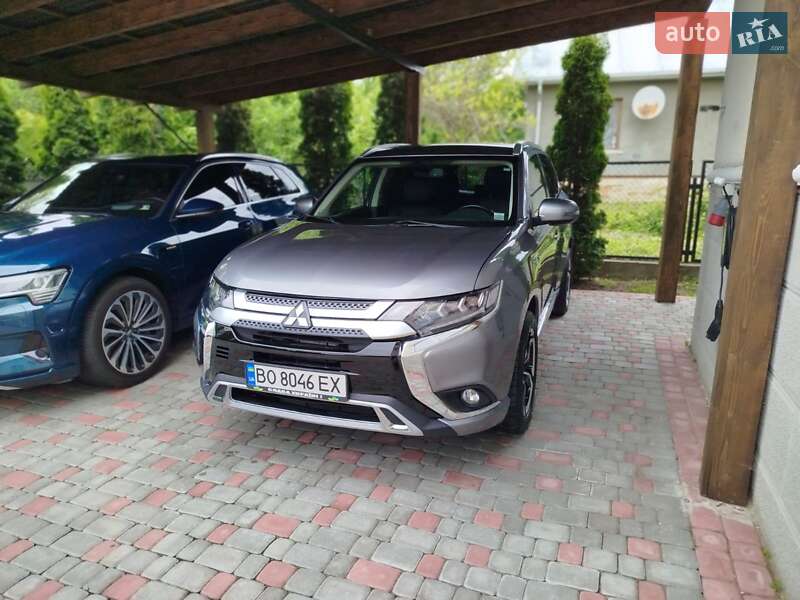 Позашляховик / Кросовер Mitsubishi Outlander 2018 в Тернополі