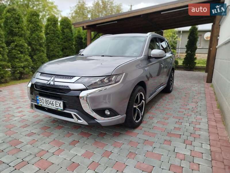 Позашляховик / Кросовер Mitsubishi Outlander 2018 в Тернополі