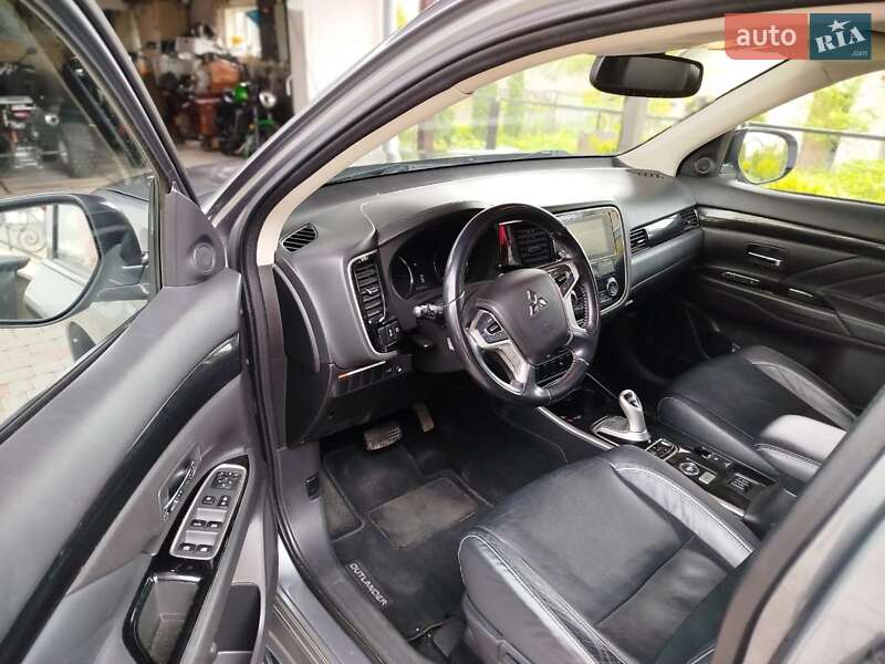 Позашляховик / Кросовер Mitsubishi Outlander 2018 в Тернополі