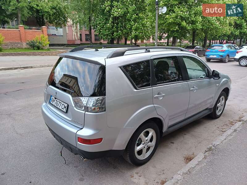 Позашляховик / Кросовер Mitsubishi Outlander 2010 в Житомирі