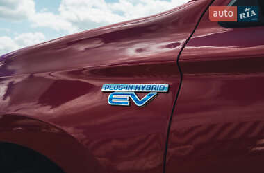 Позашляховик / Кросовер Mitsubishi Outlander 2018 в 