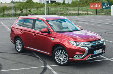 Позашляховик / Кросовер Mitsubishi Outlander 2018 в 