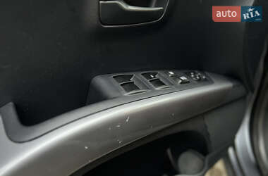 Внедорожник / Кроссовер Mitsubishi Outlander 2006 в 