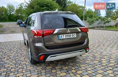Внедорожник / Кроссовер Mitsubishi Outlander 2021 в 