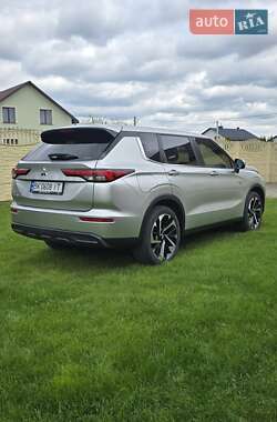 Внедорожник / Кроссовер Mitsubishi Outlander 2023 в 