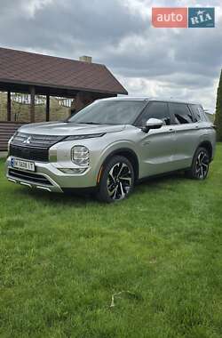 Внедорожник / Кроссовер Mitsubishi Outlander 2023 в 