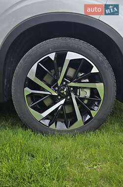 Внедорожник / Кроссовер Mitsubishi Outlander 2023 в 