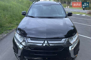 Позашляховик / Кросовер Mitsubishi Outlander 2021 в Києві