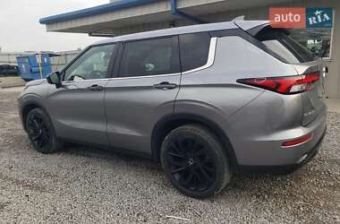 Позашляховик / Кросовер Mitsubishi Outlander 2022 в 