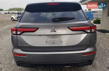 Позашляховик / Кросовер Mitsubishi Outlander 2022 в 