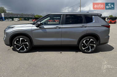 Внедорожник / Кроссовер Mitsubishi Outlander 2023 в 