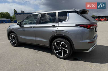 Внедорожник / Кроссовер Mitsubishi Outlander 2023 в 