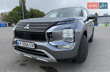 Внедорожник / Кроссовер Mitsubishi Outlander 2023 в 