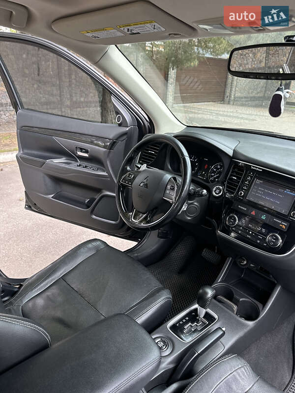 Позашляховик / Кросовер Mitsubishi Outlander 2015 в Білій Церкві