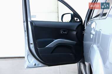 Позашляховик / Кросовер Mitsubishi Outlander 2011 в 