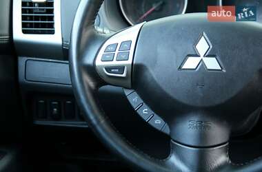 Позашляховик / Кросовер Mitsubishi Outlander 2011 в 