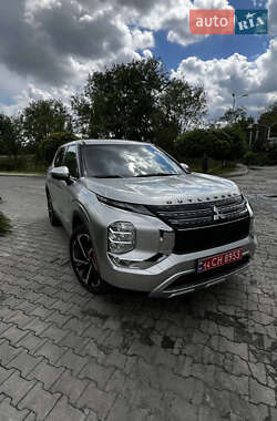 Внедорожник / Кроссовер Mitsubishi Outlander 2021 в 