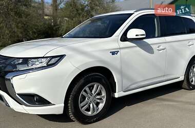 Внедорожник / Кроссовер Mitsubishi Outlander 2020 в Киеве