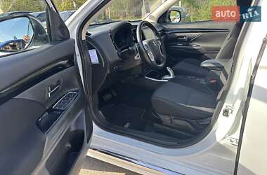 Внедорожник / Кроссовер Mitsubishi Outlander 2020 в 