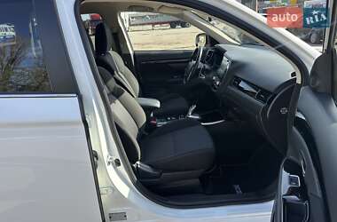 Внедорожник / Кроссовер Mitsubishi Outlander 2020 в 
