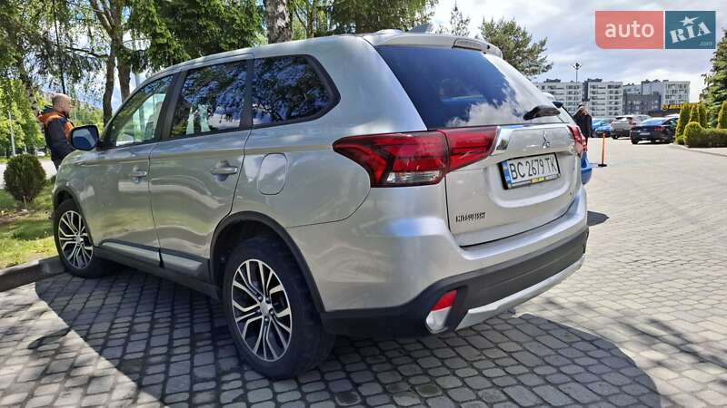 Внедорожник / Кроссовер Mitsubishi Outlander 2017 в Львове
