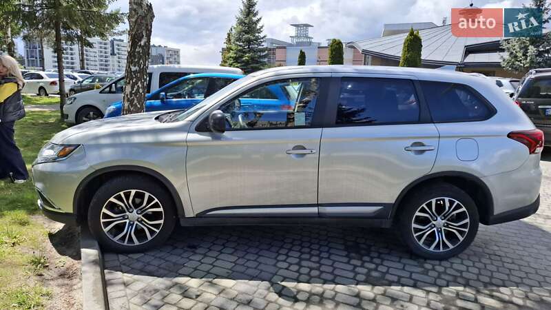 Внедорожник / Кроссовер Mitsubishi Outlander 2017 в Львове