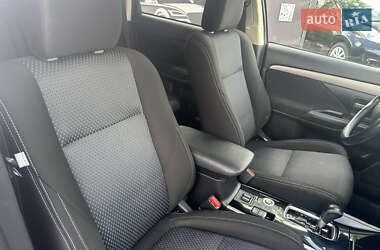 Внедорожник / Кроссовер Mitsubishi Outlander 2018 в 