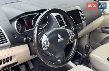 Внедорожник / Кроссовер Mitsubishi Outlander 2009 в 