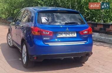 Позашляховик / Кросовер Mitsubishi Outlander 2014 в 