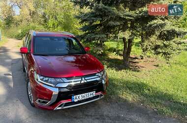 Внедорожник / Кроссовер Mitsubishi Outlander 2020 в 