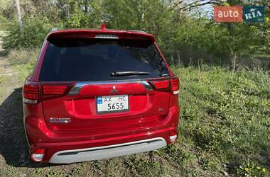 Внедорожник / Кроссовер Mitsubishi Outlander 2020 в 