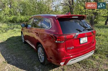 Внедорожник / Кроссовер Mitsubishi Outlander 2020 в 