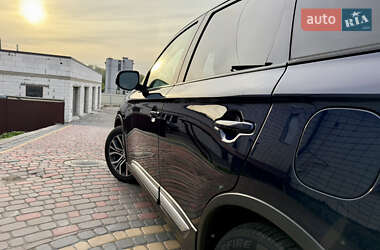 Внедорожник / Кроссовер Mitsubishi Outlander 2017 в 