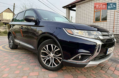 Внедорожник / Кроссовер Mitsubishi Outlander 2017 в 