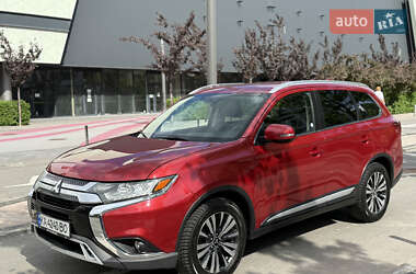 Внедорожник / Кроссовер Mitsubishi Outlander 2019 в Киеве