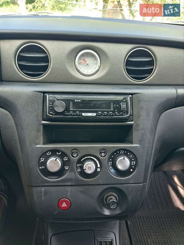 Позашляховик / Кросовер Mitsubishi Outlander 2003 в Харкові