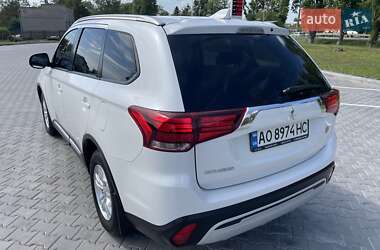 Внедорожник / Кроссовер Mitsubishi Outlander 2021 в 