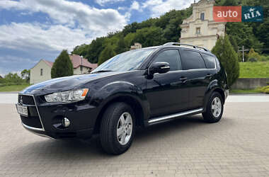 Внедорожник / Кроссовер Mitsubishi Outlander 2011 в 